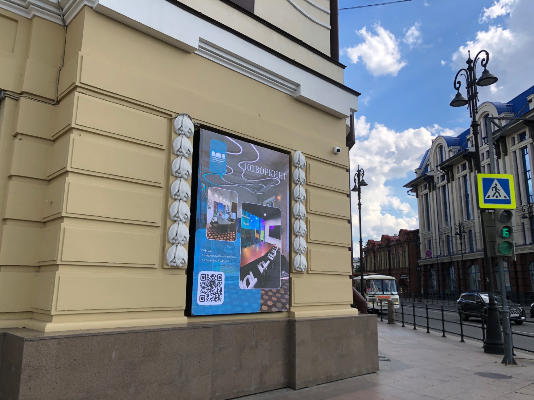ГК «Зонд-реклама» установила LED-экраны на фасаде Пассажа Второва в Томске — фото 4